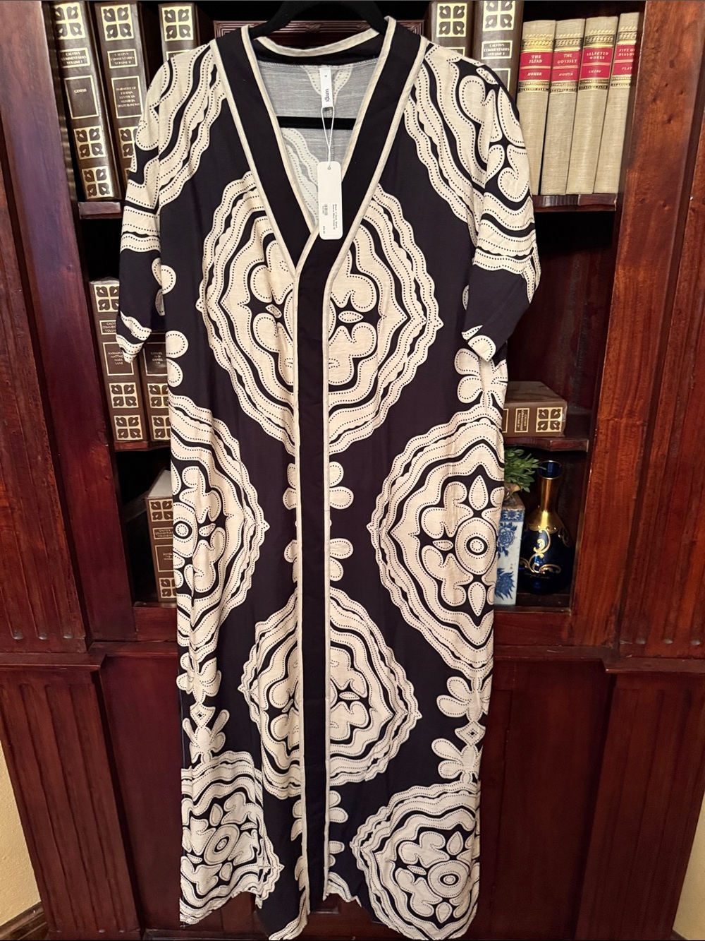 glam blackand Cream V-Neck Graphic Trim Dress will fit a large also